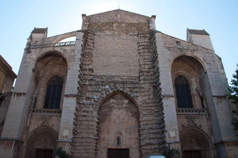 Fachada inacabada da Basílica de santa Maria Madalena. Foto: Hortensio de Mattos