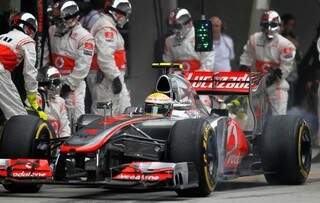 Hamilton vence o GP do Bahrein e Mercedes faz dobradinha (Foto: AFP)