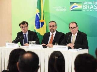 Ministro Abraham Weintraub e secretários apresentaram balanço de adesões em Brasília (Foto: Luis Fortes/MEC)