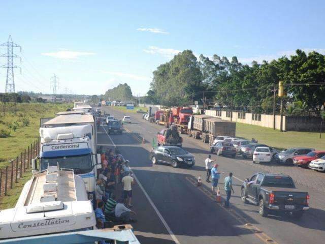 Caminhoneiros devem manter interdi&ccedil;&otilde;es mesmo com redu&ccedil;&atilde;o de 10% no diesel