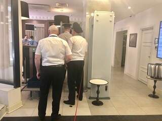 Por conta da presença da seleção da Suíça, a polícia russa montou um forte esquema de segurança nos arredores e no interior do hotel Mercure em Rostov on Don (Foto: Paulo Nonato de Souza)