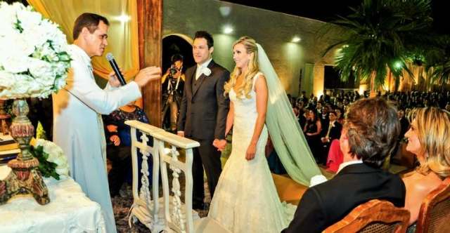 Revista divulga fotos de casamento de Jo&atilde;o Bosco; lua de mel ser&aacute; em 2015