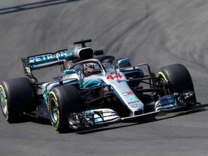 Com dobradinha da Mercedes, Hamilton crava a pole do GP da Espanha