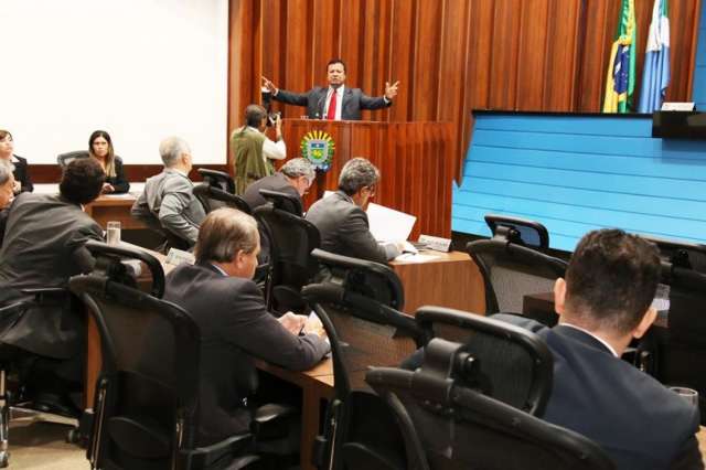 Deputados de MS avaliam impeachment de Dilma como prov&aacute;vel