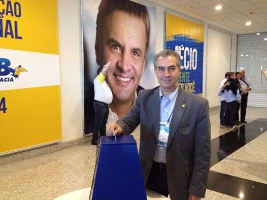 A&eacute;cio &eacute; aclamado como candidato a presidente; delega&ccedil;&atilde;o de MS apoia