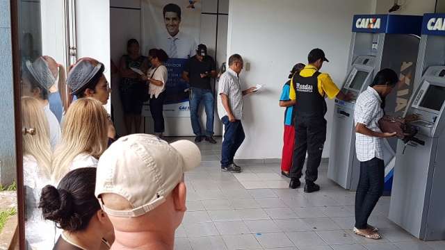 Em Ponta Por&atilde;, prefeitura contraria crise e paga amanh&atilde; sal&aacute;rios de fevereiro