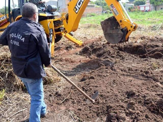 Pol&iacute;cia mostra &agrave; familiares de desaparecidos objetos encontrados com ossada