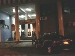 Polícia Federal, nas primeiras horas do dia, no prédio da Universidade Federal do Paraná (Foto: divulgação/Polícia Federal) 