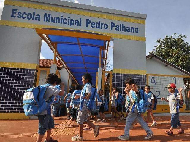 Matr&iacute;cula em escolas municipais segue at&eacute; dia 13 e vagas saem dia 21