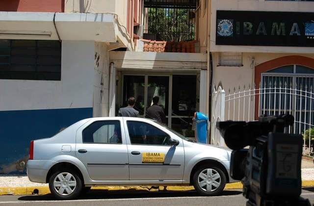  PF faz buscas na casa de chefe do Ibama e de dono de cria&ccedil;&atilde;o de jacar&eacute;s