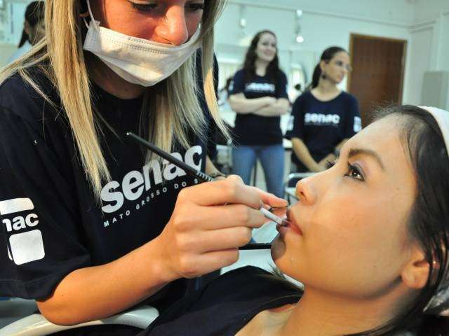 Abertas inscri&ccedil;&otilde;es para cursos de depila&ccedil;&atilde;o &agrave; linha e maquiagem na Capital