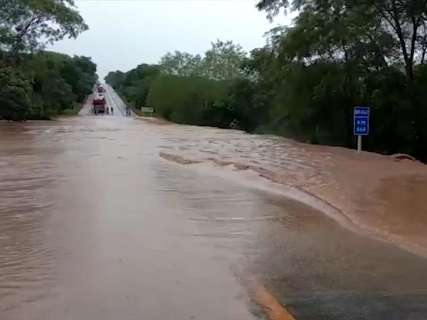 Alerta: PRF recomenda cuidados ao pegar rodovias por causa das chuvas