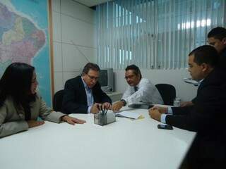 Recurso para rodovia Sul-Fronteira foi discutido em reunião entre o deputado federal Edson Giroto e o superintendente da Sudeco, Marcelo Dourado. (Foto: Divulgação)