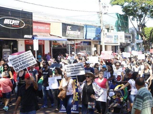 Educação Para Em Dia De Protestos E Deixa 68 Mil Alunos Sem Aula Amanhã Interior Campo 