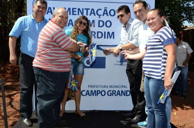 Olarte e Pimentel participam de entrega simbólica de 57 km de asfalto na Capital