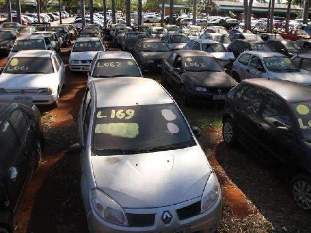 Detran relaciona 2,6 mil ve&iacute;culos apreendidos que podem ser leiloados