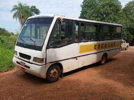 PRF flagra motorista bêbado levando 12 alunos em ônibus escolar