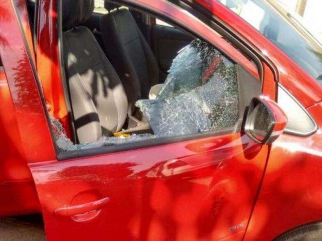 B&ecirc;bado, jovem &eacute; preso ap&oacute;s quebrar pr&oacute;prio carro e agredir policial em rodovia 