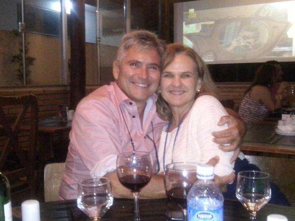 Em cerim&ocirc;nia r&aacute;pida, engenheiro e advogada s&atilde;o cremados no PR