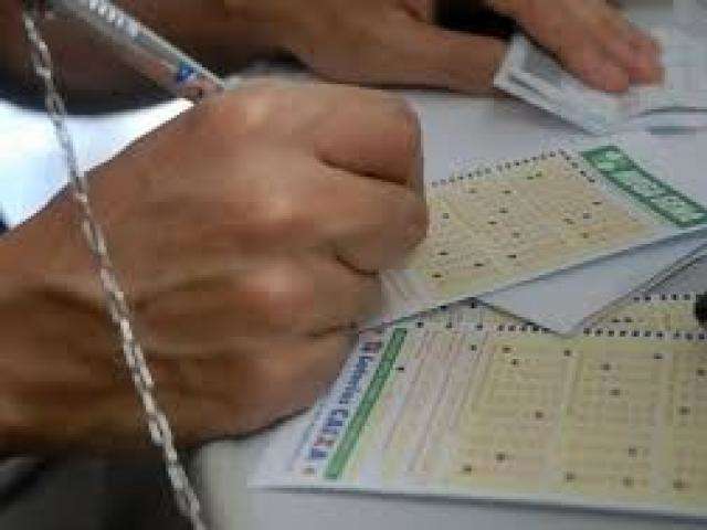 Mega-Sena acumula de novo e pr&ecirc;mio de quarta sobe para R$ 50 milh&otilde;es