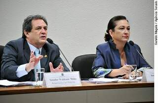 Senadores Waldemir Moka e Kátia Abreu, relator-revisor e relatora da reforma da Lei de Licitações (Foto: Geraldo Magela/Agência Senado)