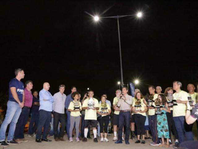 Uma semana ap&oacute;s furtos de cabos, ilumina&ccedil;&atilde;o &eacute; inaugurada na Orla  