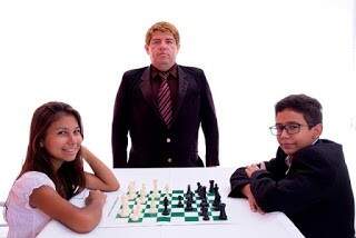 Disputa entre meninos e meninas é inédita na história do xadrez em Corumbá. (Foto: Divulgação)