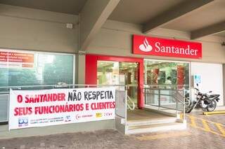 Protesto acontece hoje em agências do Santander. (Foto: Divulgação)