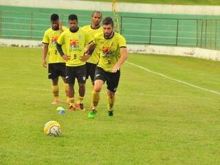 Corumbaense treina para enfrentar o Brasiliense no Arthur Marinho (Foto: Corumbaense FC/Divulgação)