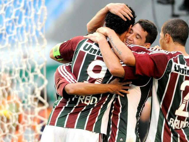  Fluminense goleia Botafogo e p&otilde;e uma m&atilde;o na ta&ccedil;a do Carioca