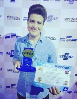 O jornalista Elverson Cardozo conquistou o prêmio na categoria Web Jornalismo e segue agora para a etapa regional. (Foto: Divulgação)