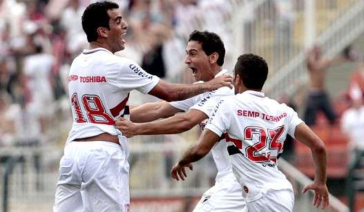 Reservas do S&atilde;o Paulo vencem titulares do Corinthians por 3 a 1 no Pacaembu