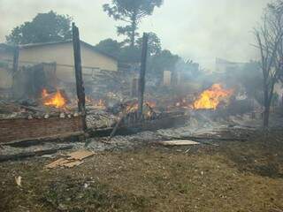 Apenas Edson não estava na casa no momento do incêndio (Foto: Vilson Nascimento/A Gazeta News)