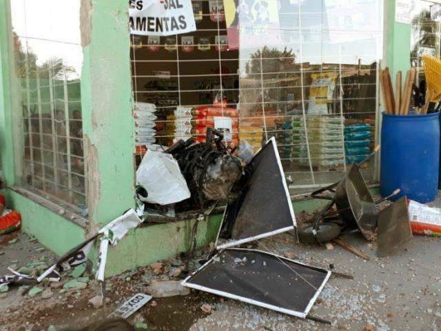 Em estado grave, beb&ecirc; arremessado de ve&iacute;culo aguarda vaga no CTI
