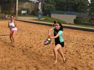 Mulheres disputam modalidade que ganhou as praças e parques de MS (Foto: Divulgação)