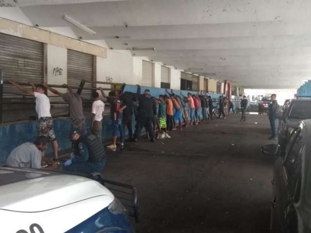 Pol&iacute;cia recaptura mais tr&ecirc;s foragidos de fuga em massa na Unei 
