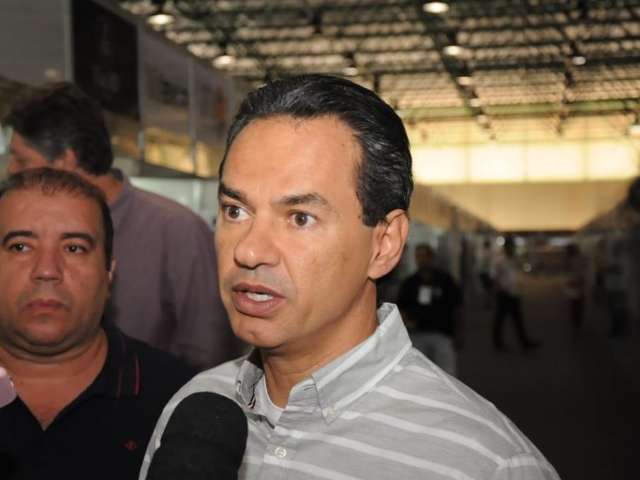 Epidemia &eacute; controlada sem &ldquo;um centavo&rdquo; da Uni&atilde;o, diz prefeito