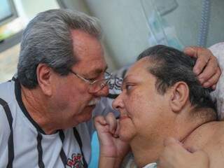 Luiz Carlos entende a esposa pelo sorriso ou pelo choro. (Foto: Fernando Antunes)