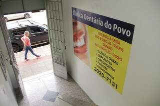 A Clínica Dentária do Povo fica na rua 14 de Julho, 1.976, Centro (Foto: Marcos Ermínio)