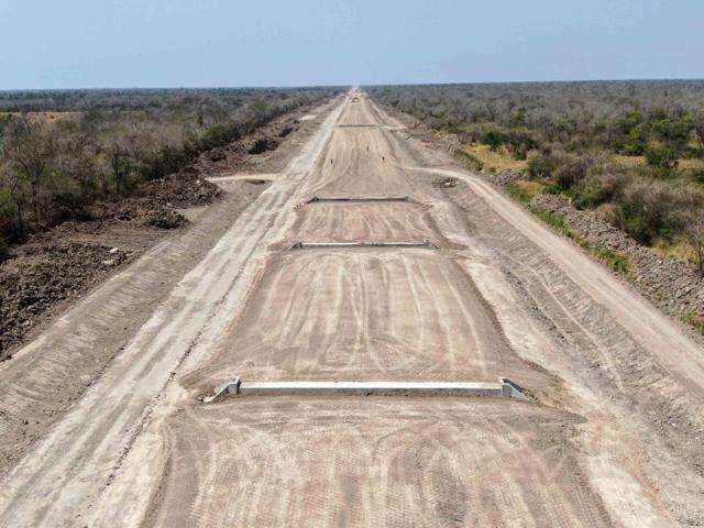 Obras na fronteira avan&ccedil;am e primeiros 30 km ser&atilde;o entregues na sexta-feira