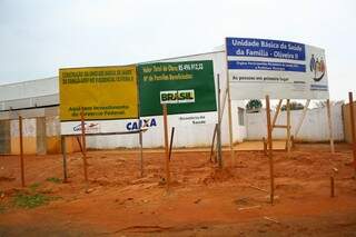 Denúncia ao MPE lista obras de unidades de saúde abandonadas em 17 bairros, como no Oliveira II (Fotos Marcos Ermínio)