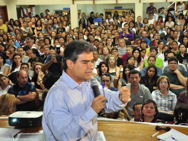  Professores aceitam contraproposta da prefeitura de aumento de 10% este ano