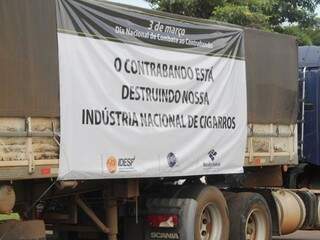 Mensagem em defesa da indústria tabagista nacional em campanha de combate ao contrabando (Foto: Marcos Ermínio)