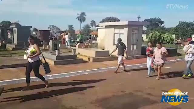 Cemit&eacute;rio Santo Amaro deve receber 100 mil pessoas neste Dia de Finados
