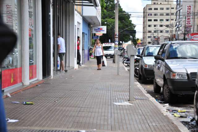  Nem mesmo liquida&ccedil;&otilde;es conseguem deixar lojas do com&eacute;rcio cheias depois do Natal