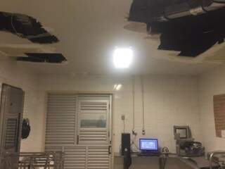 Sala seguiu ativa e buraco no teto não foi corrido (Fotos: Divulgação/Coren-MS)