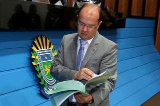 Deputado José Carlos Barbosa apresentou projeto, durante sessão na Assembleia (Foto: Assessoria/ALMS)
