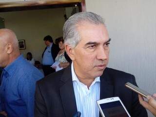 Governador Reinaldo Azambuja (PSDB) durante entrevista em evento do PSDB (Foto: Leonardo Rocha)