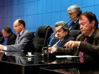 Projeto de lei prop&otilde;e benef&iacute;cios a policiais civis em atividade e aposentados