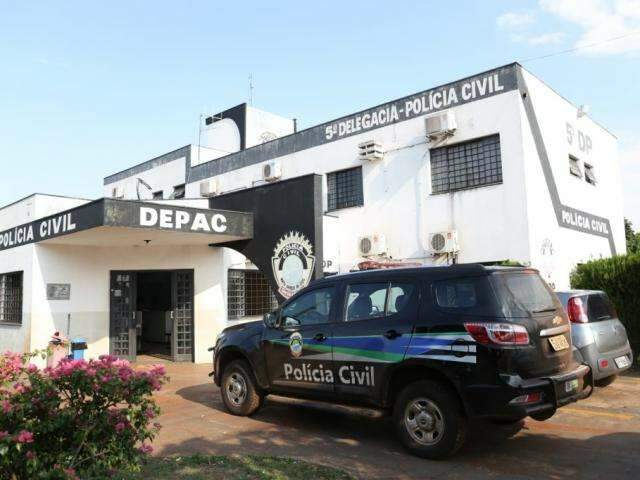 Durante assalto, bandidos amea&ccedil;am e colocam arma na boca de idosa